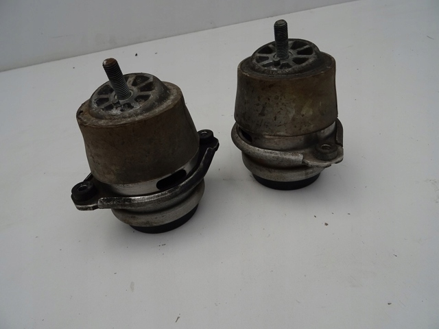 PORSCHE 94837504903 Левая подушка двигателя в наличии Черновцы