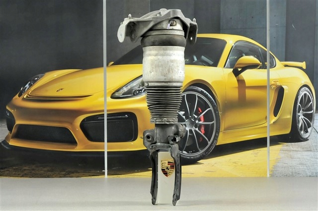 Амортизатор подвески передний левый 95535803911 PORSCHE