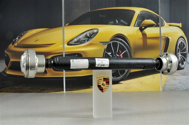 Вал карданный к переднему мосту 95542102004 PORSCHE