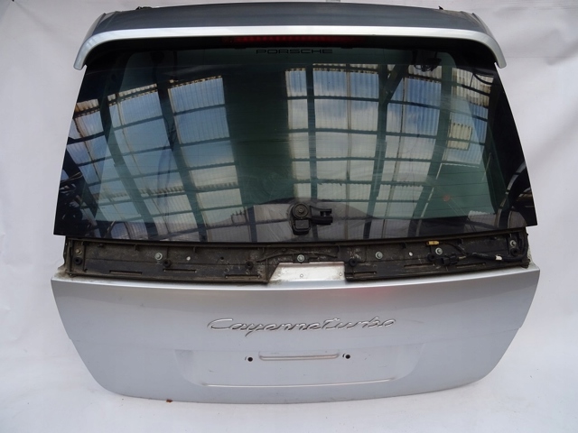 Пятая дверь 95551201110 PORSCHE