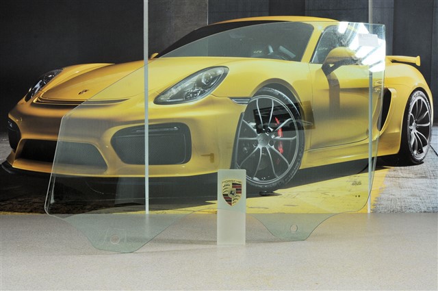 Стекло водительской двери 95554251114 PORSCHE