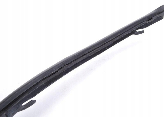 95563111500 PORSCHE Уплотнитель стекла фары левой купить в Кривой Рог