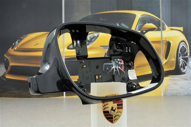 Накладка/крышка зеркала заднего вида, правая 95573152402GRU PORSCHE