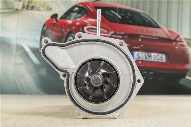 Насос водяной 95810603314 PORSCHE