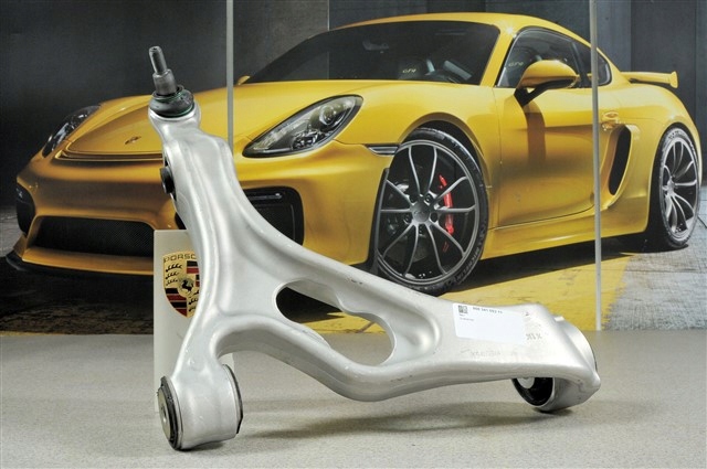 Рычаг передней подвески нижний левый 95834105311 PORSCHE