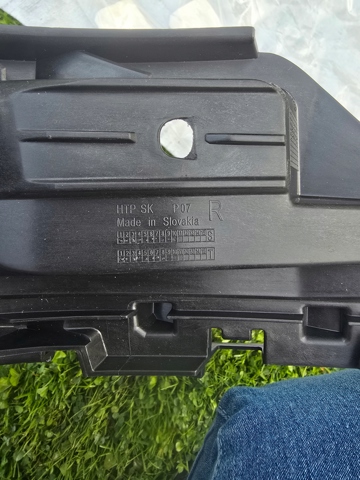 Направляющая заднего бампера, правая 95850539410 PORSCHE
