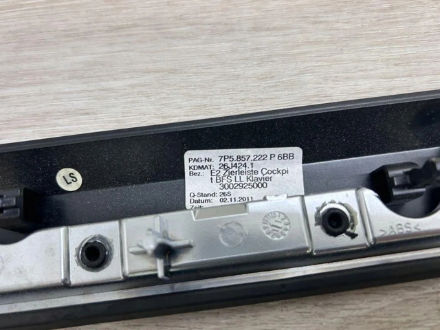 958552222006BB PORSCHE Молдинг (накладка) приборной панели "торпедо" правый купить в Полтава