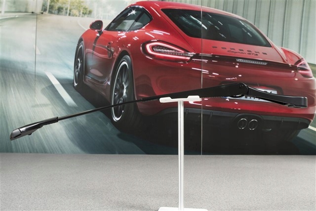 PORSCHE 95862802800 Поводок стеклоочистителя в наличии Николаев