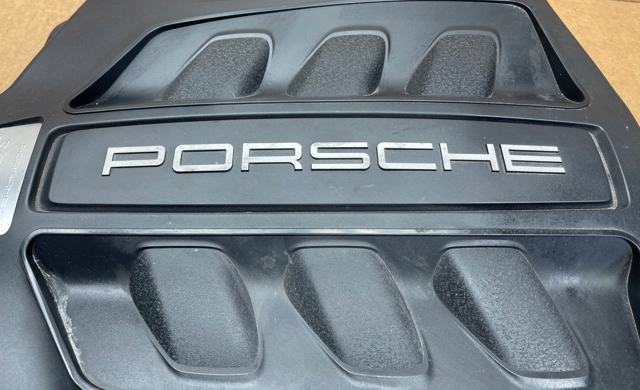 95B103925D PORSCHE Крышка двигателя купить в Полтава