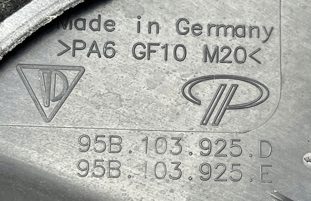 95B103925D PORSCHE Крышка двигателя купить в Ирпень