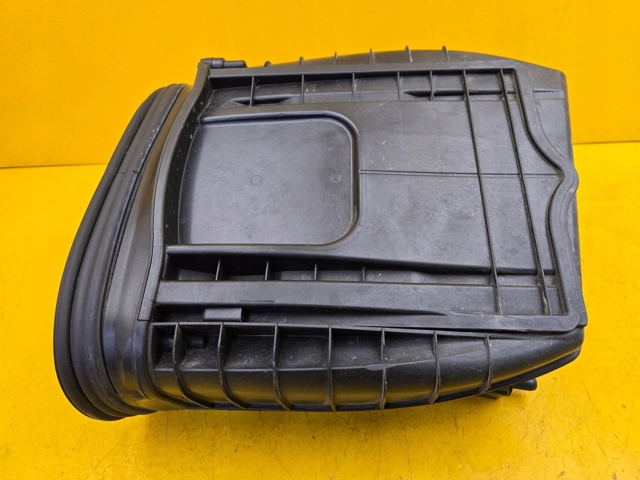Корпус воздушного фильтра, правый 95B129607B PORSCHE
