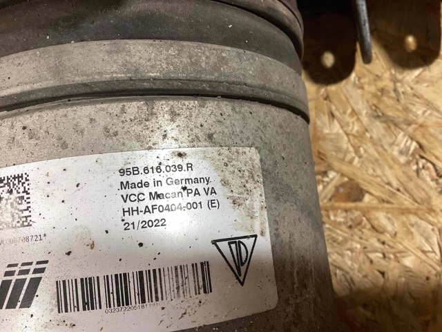 PORSCHE 95B407254F Цапфа передняя правая в наличии Кривой Рог