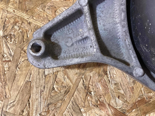 PORSCHE 95B407254F Цапфа передняя правая в наличии Черкассы