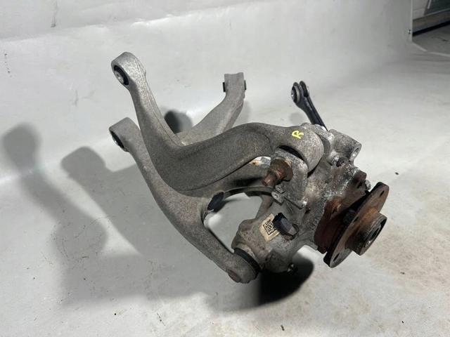 Кулак поворотный правый 95B505432Y PORSCHE