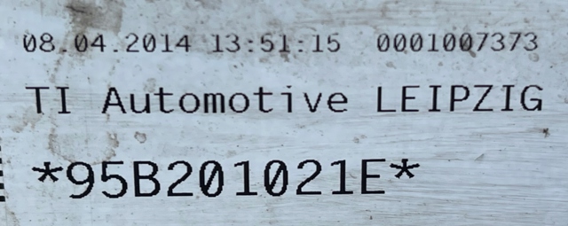 Трубка тормозная задняя центральная 95B614725A PORSCHE