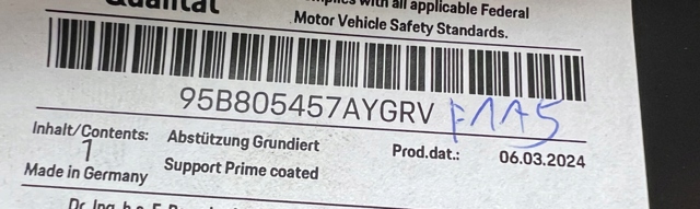 95B805457AYGRV PORSCHE Кронштейн крыла заднего купить в Черкассы