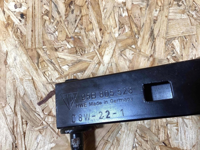 PORSCHE 95B805528 Распорка передних стоек подвески правая в наличии Украина