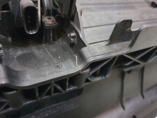 95B805594 PORSCHE Кронштейн радиатора интеркуллера правый купить в Черкассы
