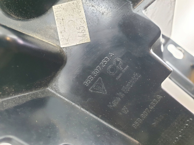 PORSCHE 95B807254A Кронштейн бампера заднего внешний правый в наличии Харьков