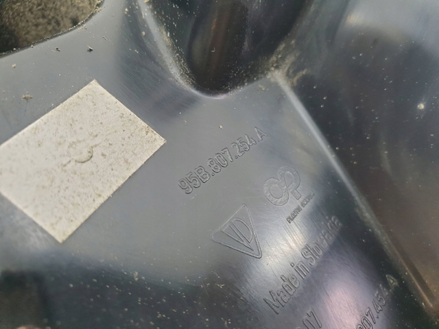 PORSCHE 95B807254A Кронштейн бампера заднего внешний правый в наличии Ирпень