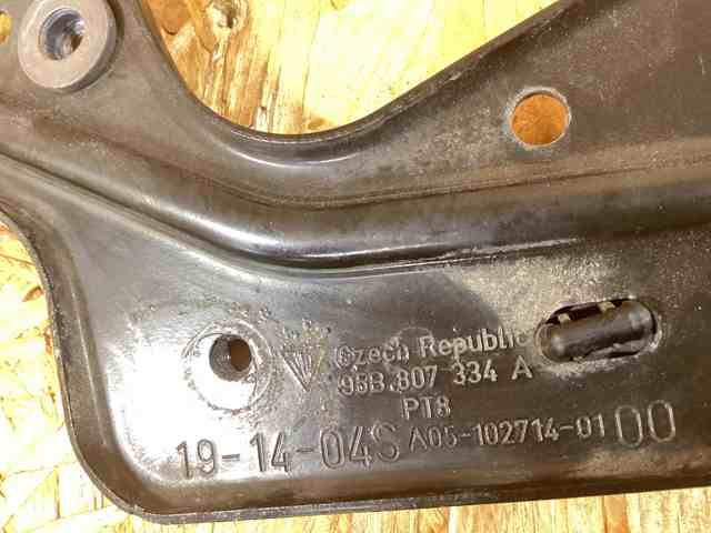 Кронштейн передней панели правый 95B807334A PORSCHE