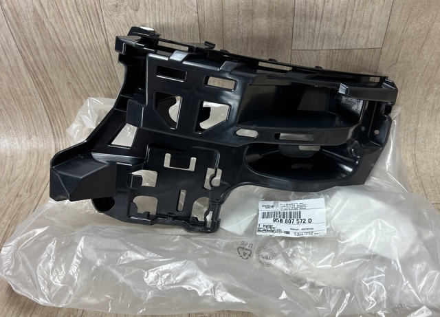 PORSCHE 95B807572D в наличии Черновцы