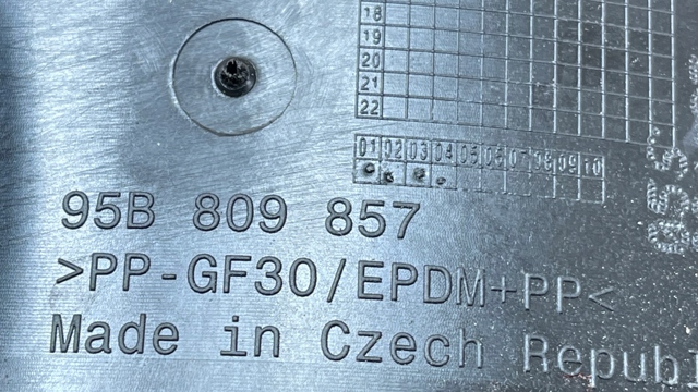PORSCHE 95B809857 Корпус заливной горловины топливного бака в наличии Одесса