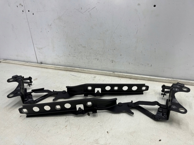95B823302D PORSCHE Петля капота правая купить в Кривой Рог