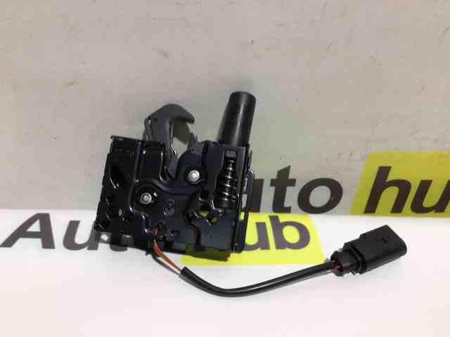 Запор капота (замок и привод замка капота) 95B823509B PORSCHE