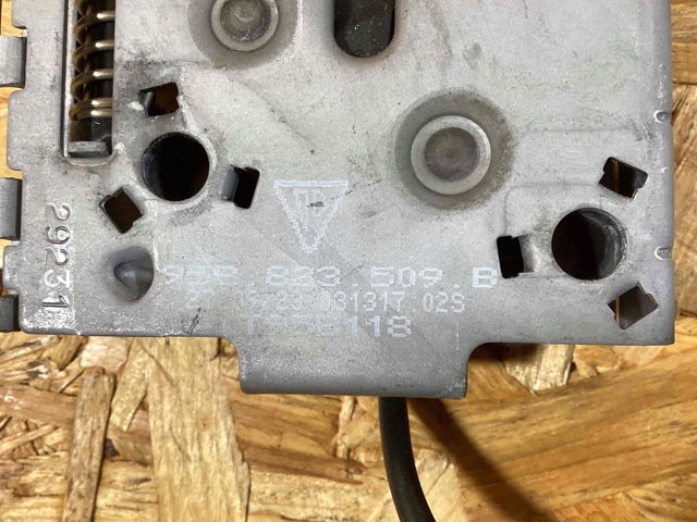 PORSCHE 95B823509B Замок капота в наличии Запорожье