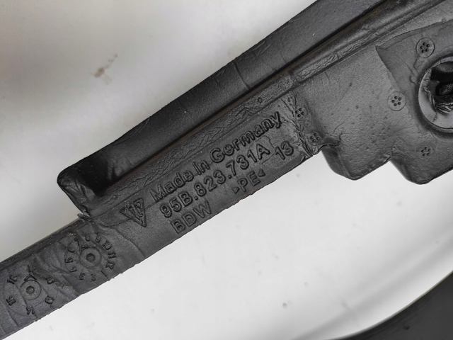 PORSCHE 95B823732 в наличии Ирпень