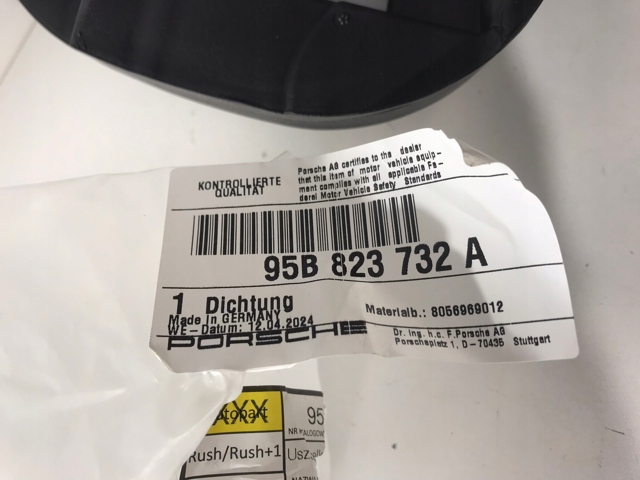 PORSCHE 95B823732A в наличии Днепр