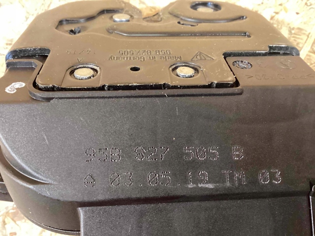 PORSCHE 95B827505B Замок багажника в наличии Николаев