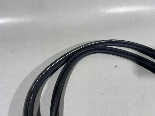 PORSCHE 95B831721A Уплотнитель двери передней (на кузове) в наличии Каменское