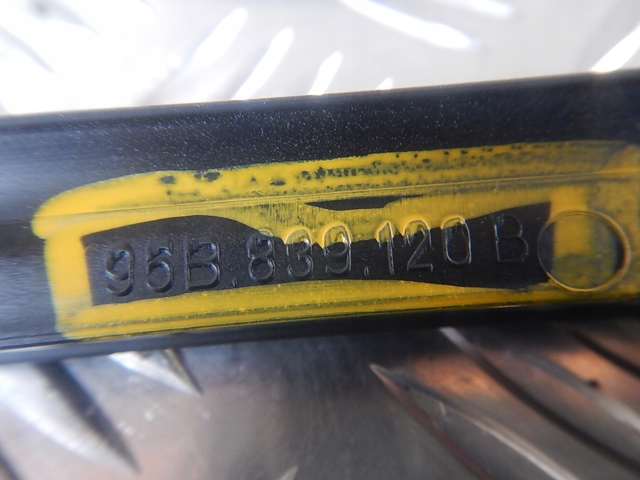 PORSCHE 95B839120B в наличии Черновцы