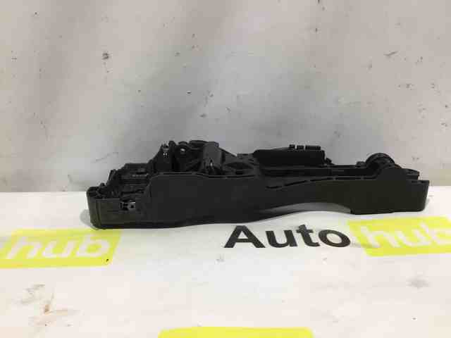 Держатель наружной ручки двери, передней левой 95B839886C PORSCHE