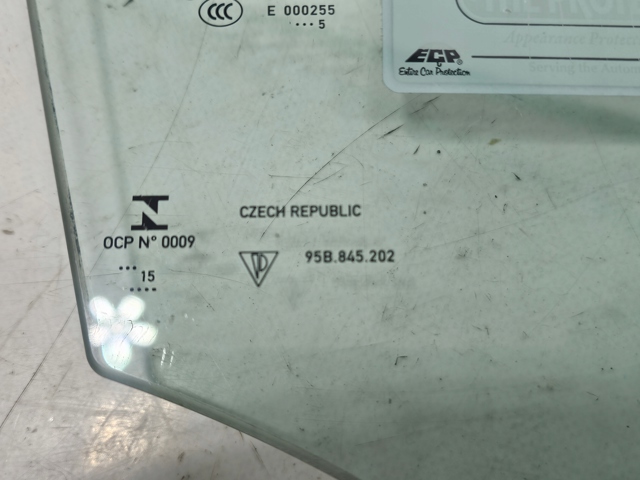 Стекло пассажирской двери 95B845202 PORSCHE