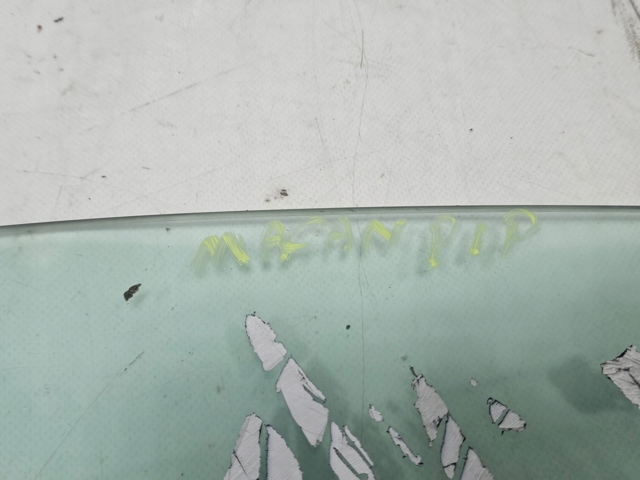 95B845202 PORSCHE Стекло двери передней правой купить в Киев