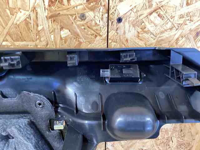 95B863879ZG1 PORSCHE Облицовка багажного отсека левая купить в Киев
