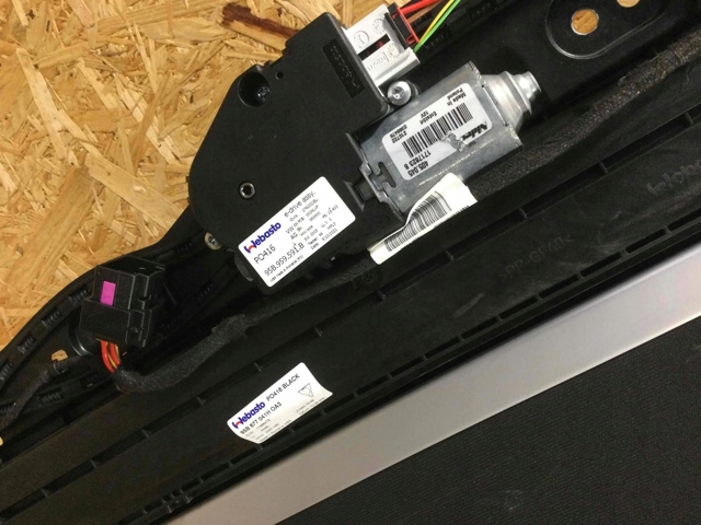 PORSCHE 95B8770559B9 Крышка люка крыши передняя в наличии Николаев