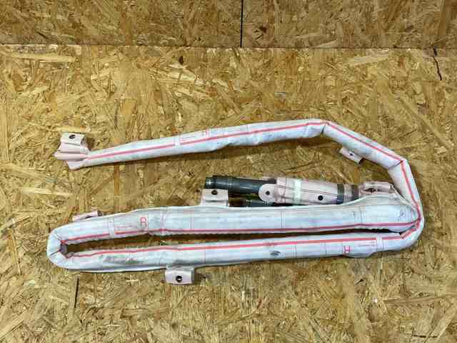 PORSCHE 95B880742B Шторка боковая, правая в наличии Николаев
