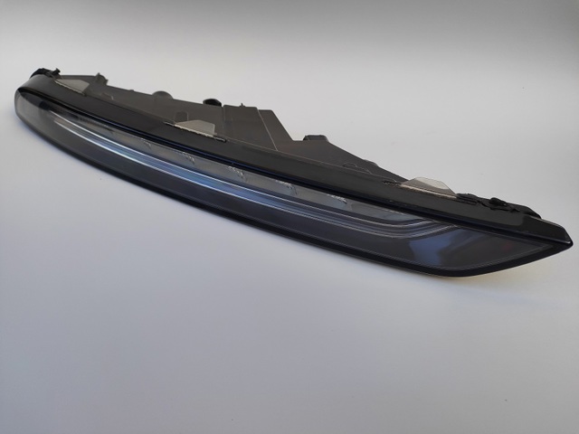 PORSCHE 95B941182 Поворотник правый в наличии Николаев