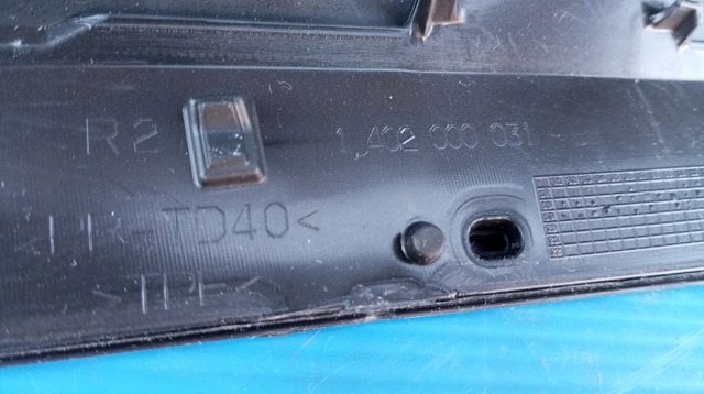 PORSCHE 95B941324K Уплотнитель фары правой в наличии Харьков