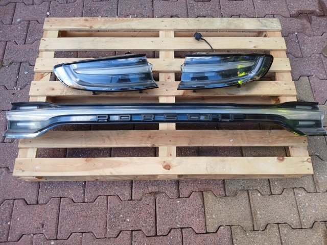 PORSCHE 95B945091AM Фонарь задний левый внешний в наличии Одесса