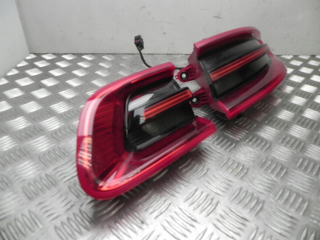 PORSCHE 95B945094G Фонарь задний правый внутренний в наличии Полтава