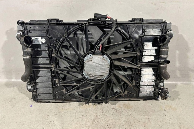 Радиатор охлаждения двигателя Porsche Cayenne 2