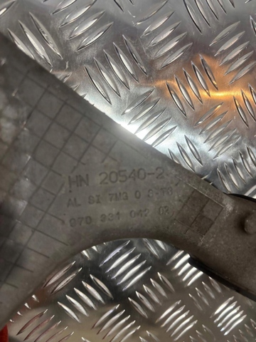PORSCHE 97033104203 Рычаг задней подвески нижний правый в наличии Винница