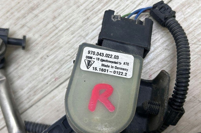PORSCHE 97034302203 Датчик уровня положения кузова передний правый в наличии Ровно