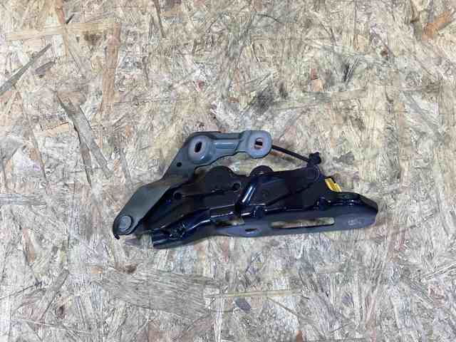 PORSCHE 97051115102 Петля крышки багажника в наличии Каменское
