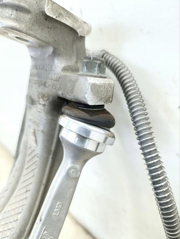 PORSCHE 971407245H Цапфа передняя левая в наличии Винница